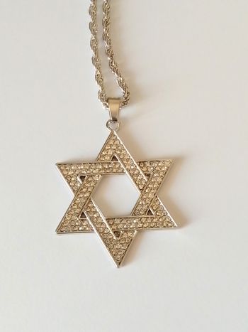 Chaîne + pendentif religieux
