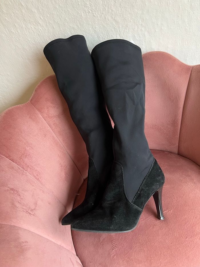 Bottes noires à talons fins, en très bon état. Coupe élégante avec eff - photo numéro 5