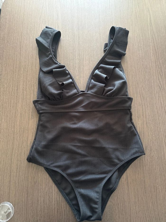 Maillot de bain une pièce à volant noir Shein