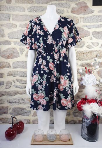 Robe d été douceur florale printanière bleu marine et multicolore Femme taille 52 marque Boohoo 🪷 