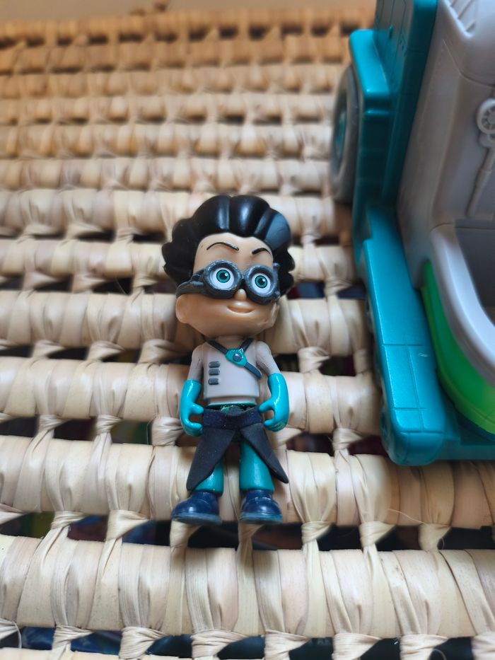 Figurine et voiture Pyjamasque Roméo - photo numéro 3