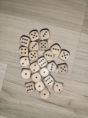 Gros lot de dés en bois