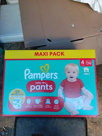 90 couches maxi pack taille  4 Pampers pants