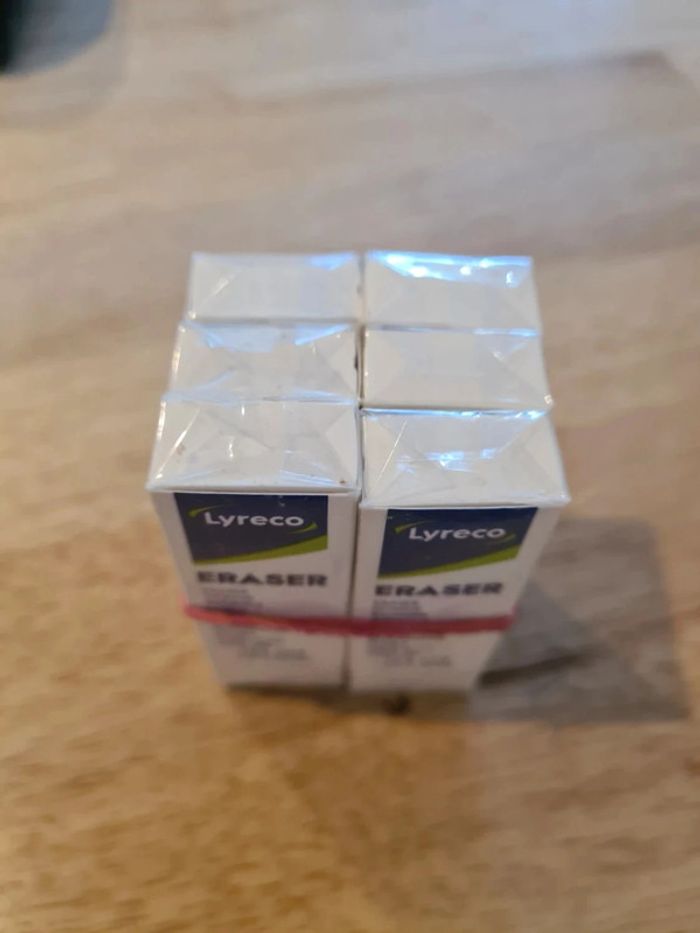 Lot 6 gommes Lyreco neuves - photo numéro 3