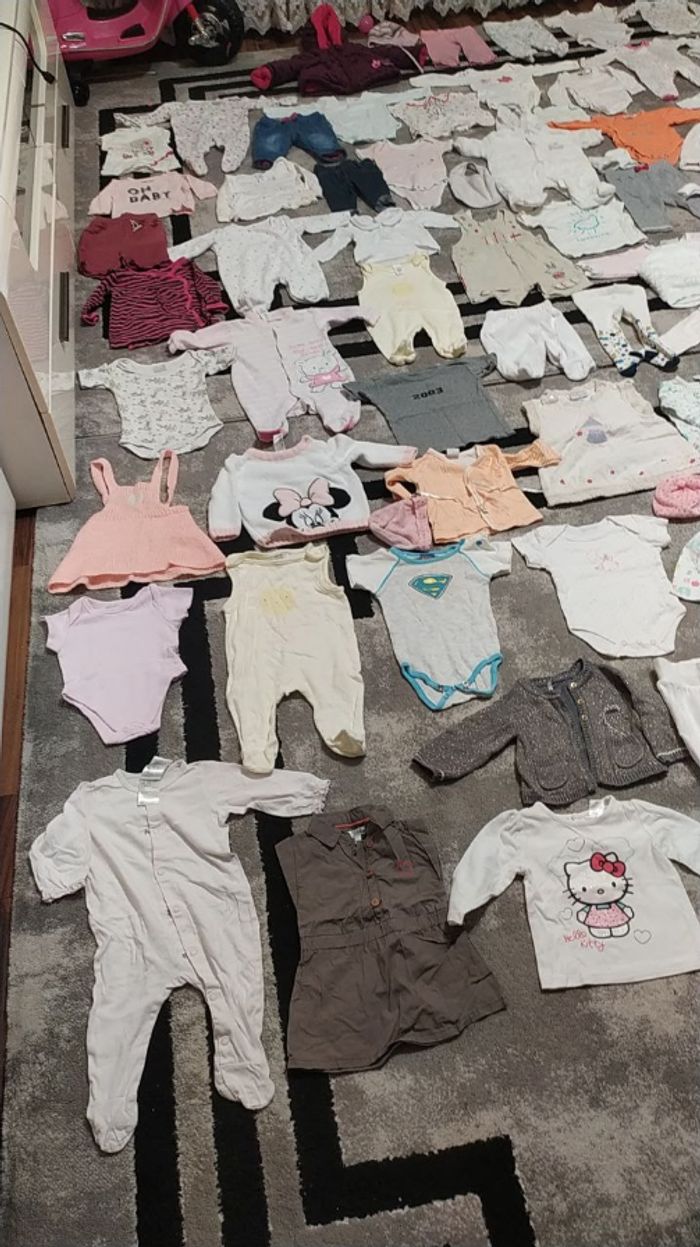 Lot vêtements pour bébés - photo numéro 2