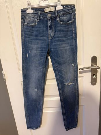 Jeans troué stradivarius taille 38