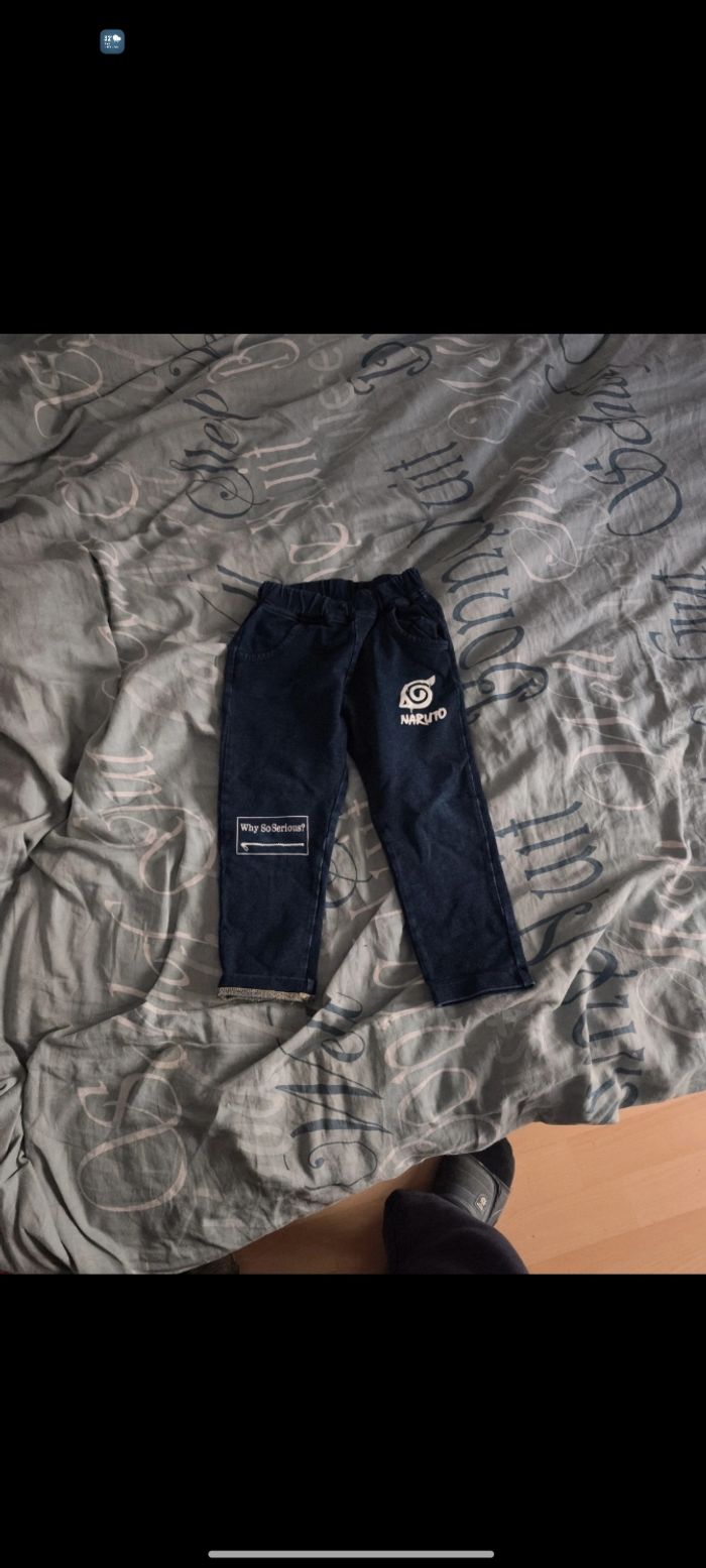 Jeans 4 ans en excellent état