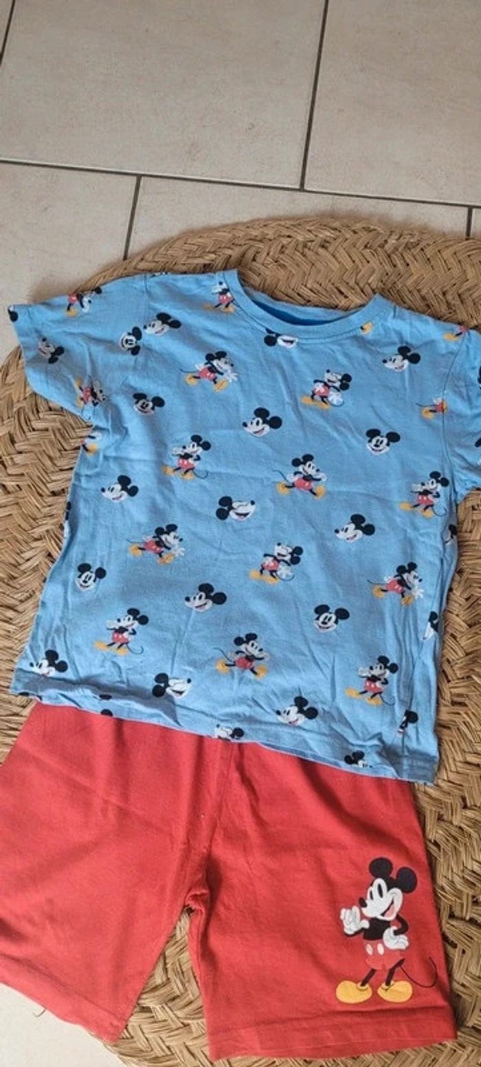 Joli pyjama Mickey Taille 122/128 - photo numéro 3