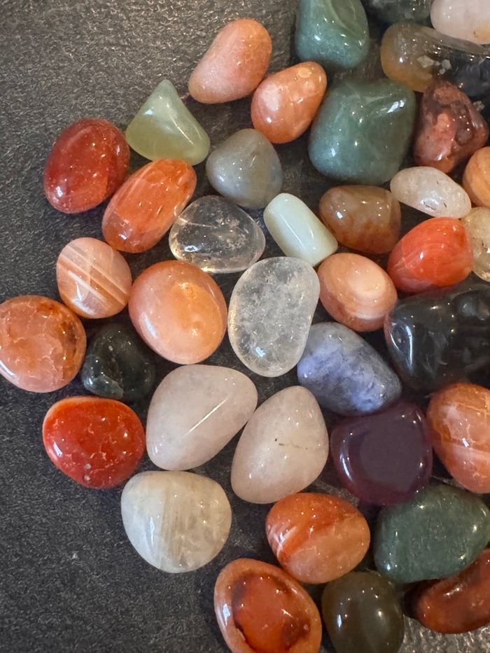Lot de 350 g de pierres polies naturelles – quartz, agate, jaspe, aventurine, sodalite – (Total 386 g avec cadeaux) - photo numéro 7