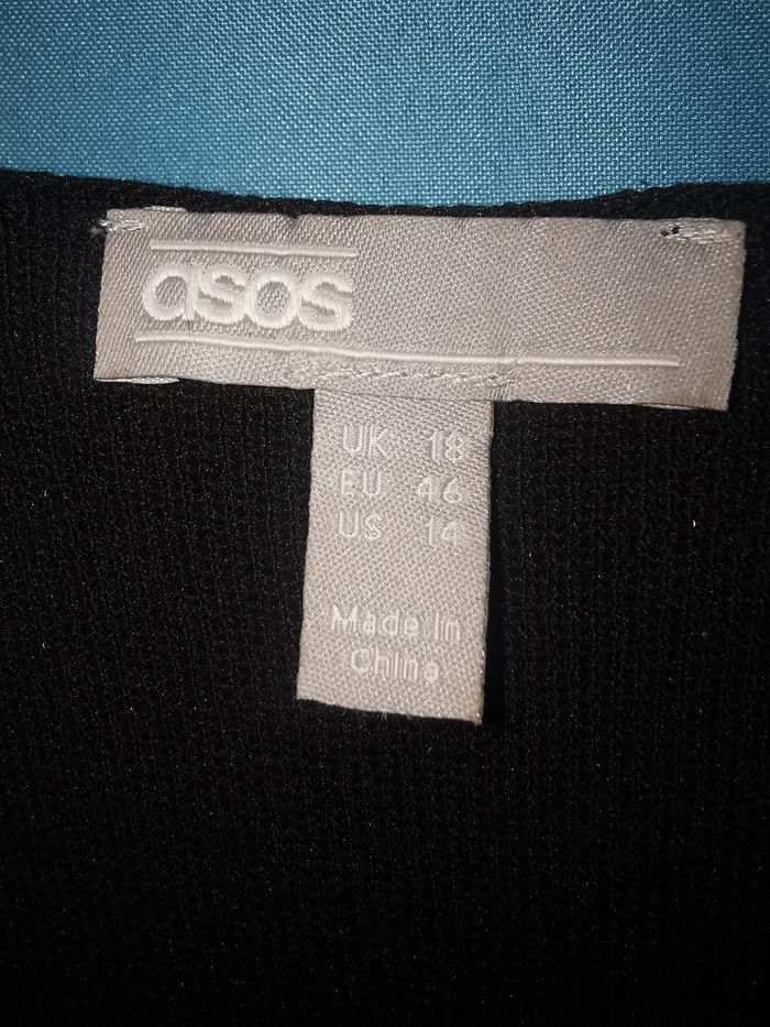 Robe noire - photo numéro 4