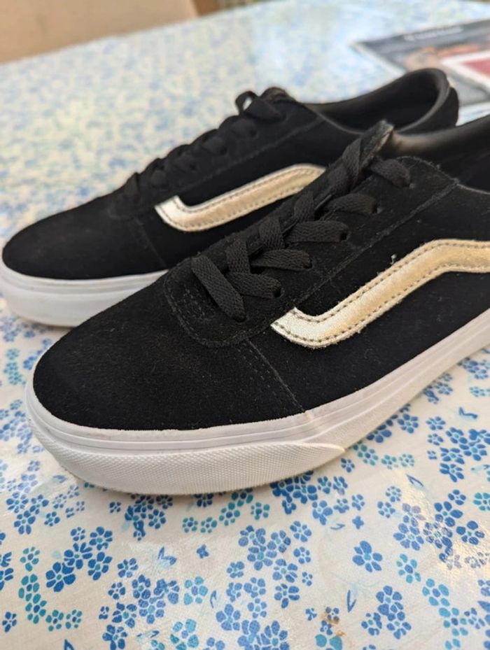 Baskets Vans en cuir noir et doré taille 37