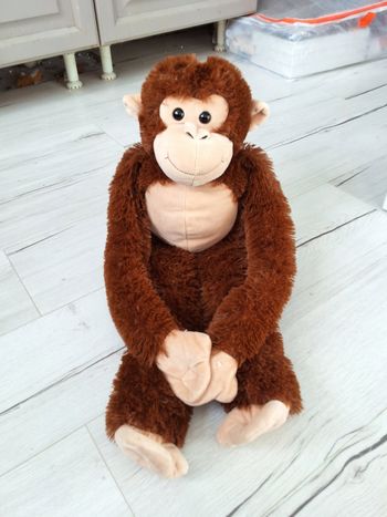 Grande peluche singe 73 cm de hauteur avec scratchs aux mains et pieds