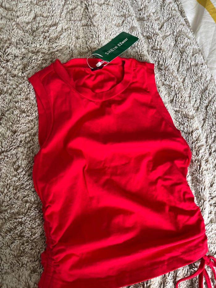 Top court rouge shein crop top S - photo numéro 2