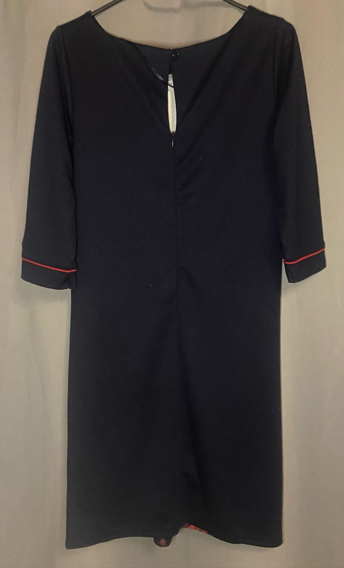 Robe bleu marine à fleurs rouges »Terre de Marins »manches 3/4 - photo numéro 2