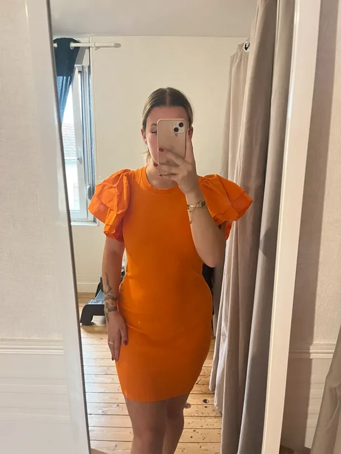 robe orange Zara taille M - photo numéro 2