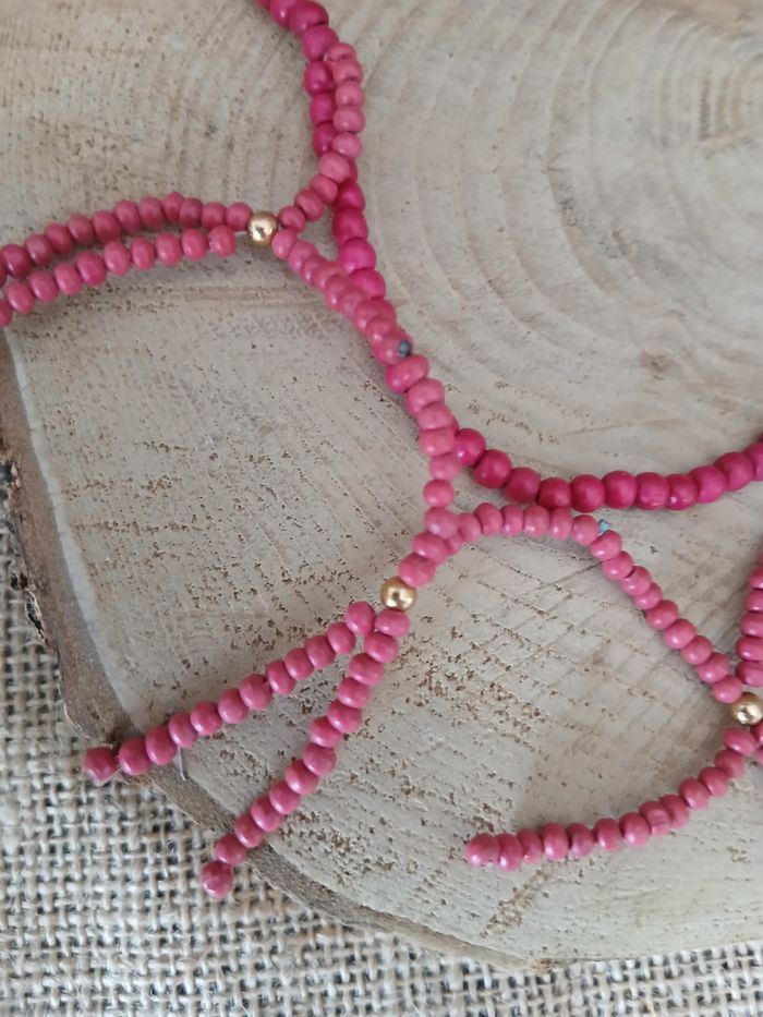 Collier perle en bois rose et perle doré - photo numéro 2
