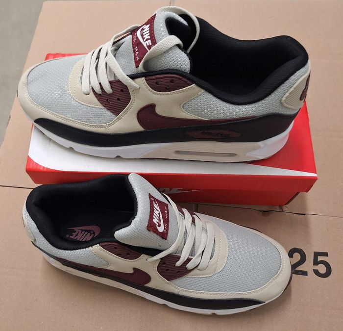 Replique Nike air max 90 taille 45 neuve avec étiquettes 🏷