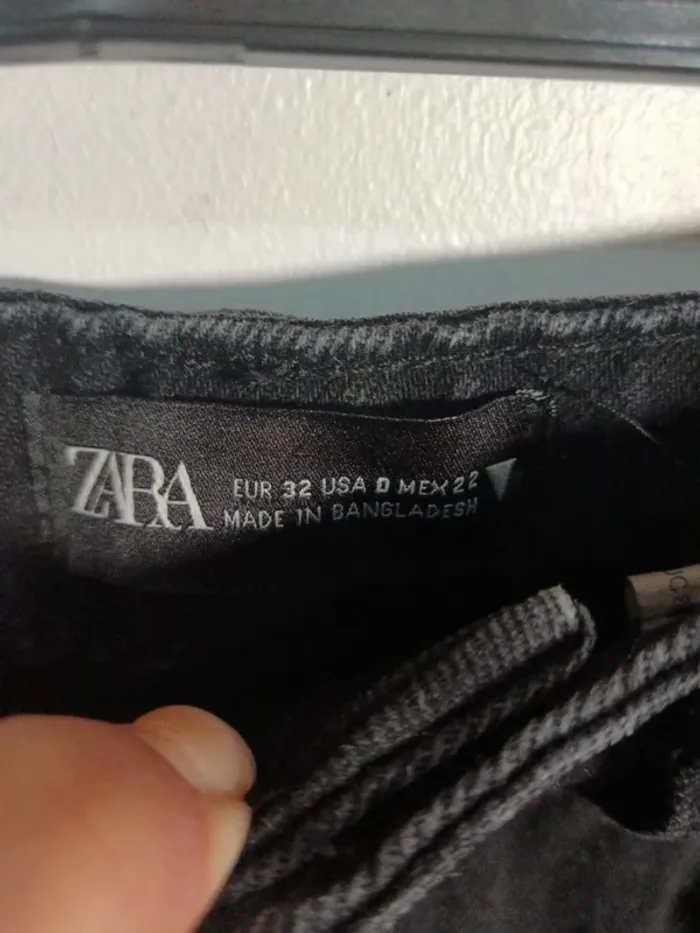 C10 short noir Zara 32 - photo numéro 3