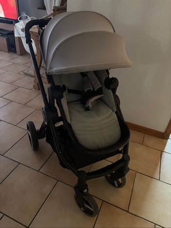 Poussette chicco + accessoires