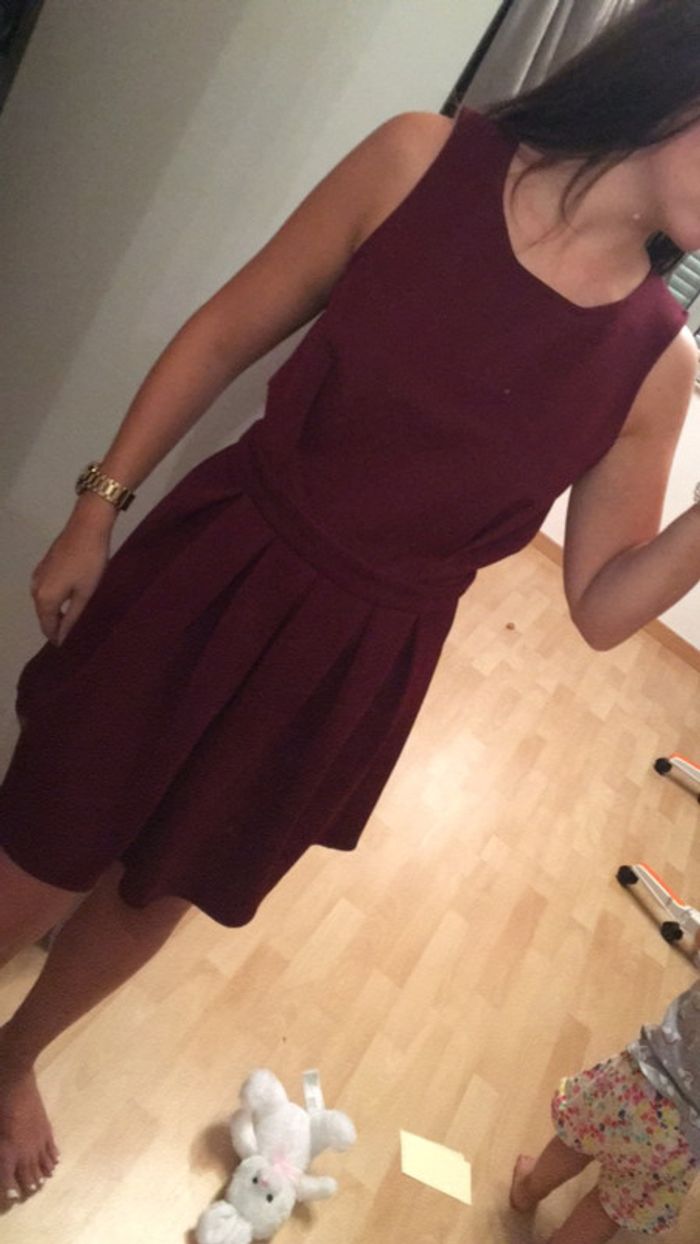 Robe bordeaux dos nue - photo numéro 4