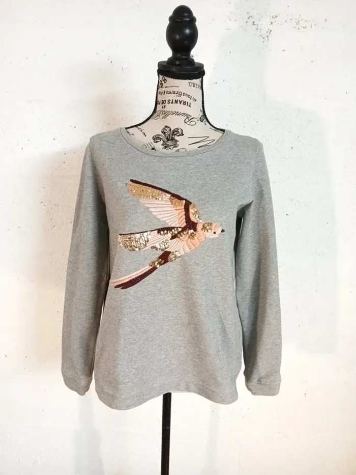 Sweat gris brodé – Taille M – Bon état - photo numéro 2