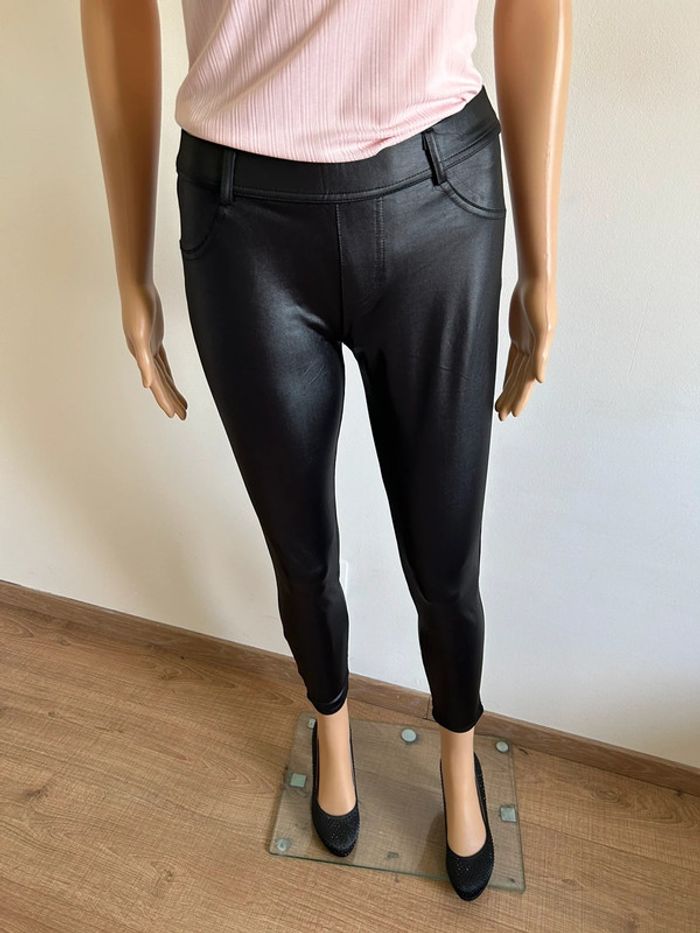 Legging noir en simili cuir taille L/XL jamais porté (taille petit)