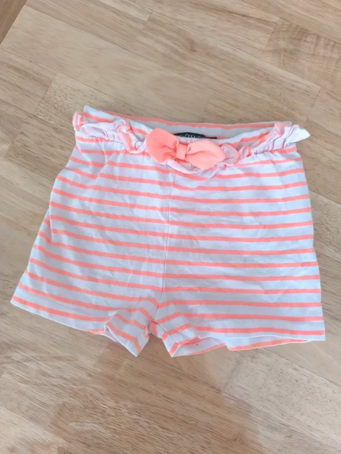 Short fille
