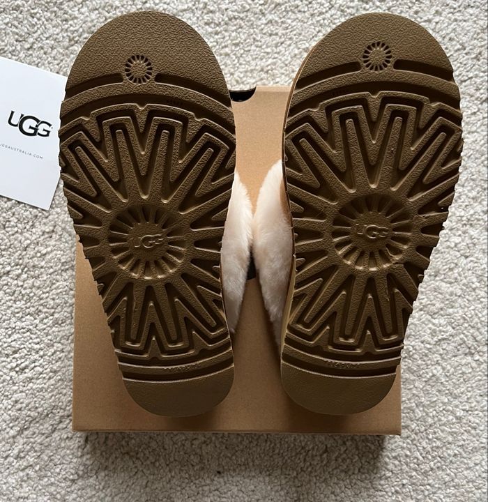 Mules fourrées UGG Funkette - Taille 38 - Neuves - photo numéro 6