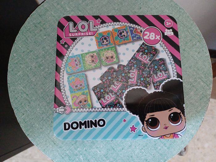 Domino L.O.L  Surprise