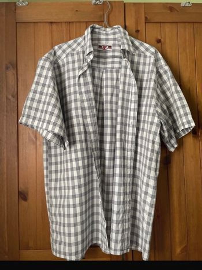 Chemise à carreaux manche courte