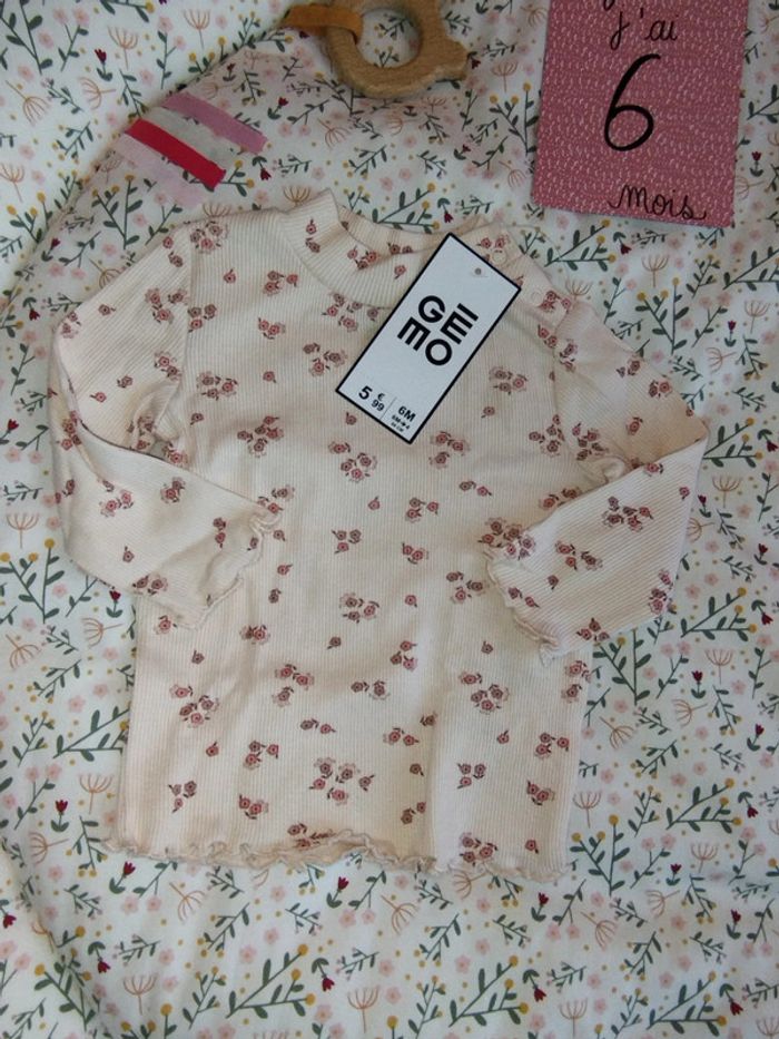 T-shirt neuf - photo numéro 3