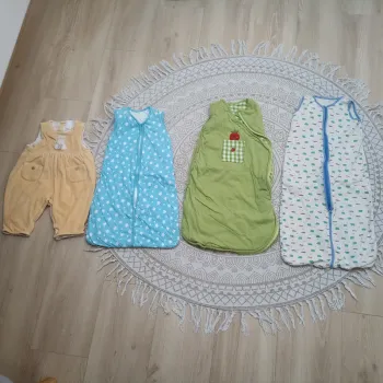 lot de 4 gigoteuses 0-6 mois et 6-18 mois