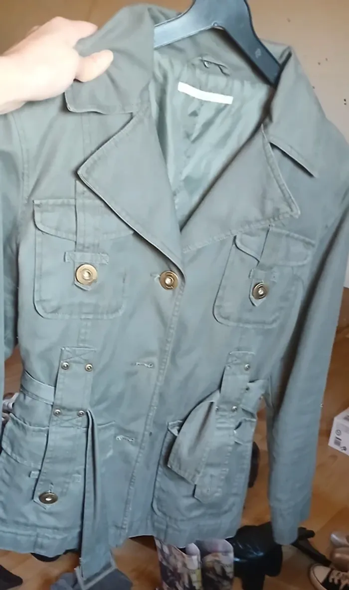 Veste grise et kaki