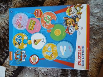 Une boite puzzle des lettres de la pat patrouille