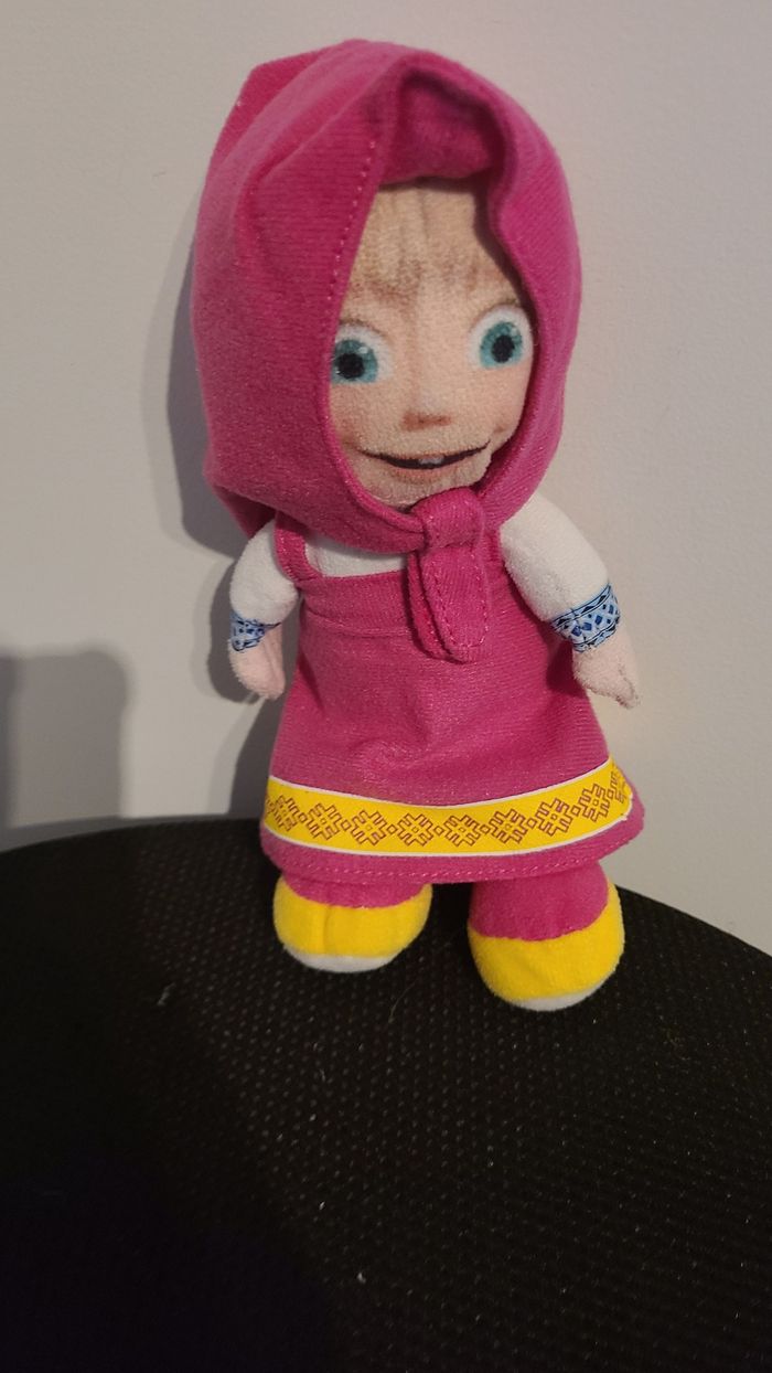 Masha (Sola) en Peluche