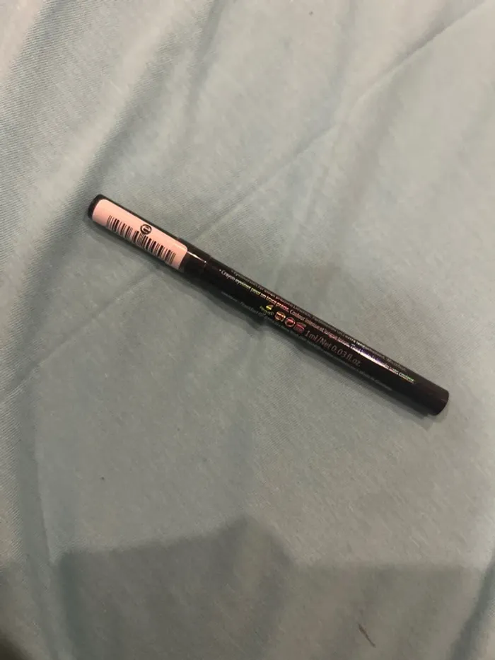 Eye liner noir essence - photo numéro 2