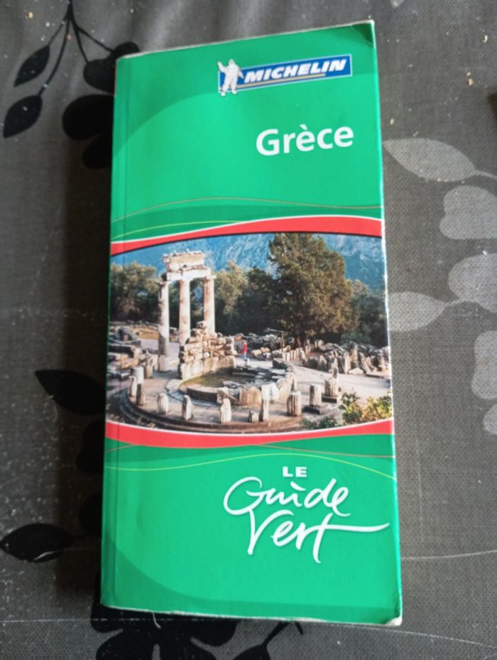 Guide Michelin Grèce plus de 600 page