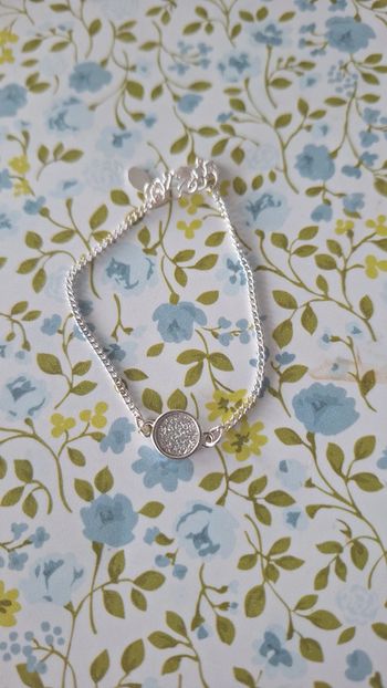 Bracelet argenté avec rond pailleté central