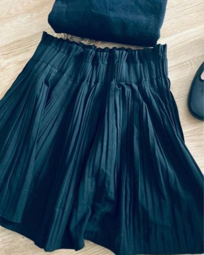 Jupe noire patineuse Zara taille M - photo numéro 1