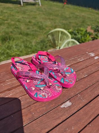 Jolies tongs à paillettes avec élastique TAO taille 22/23