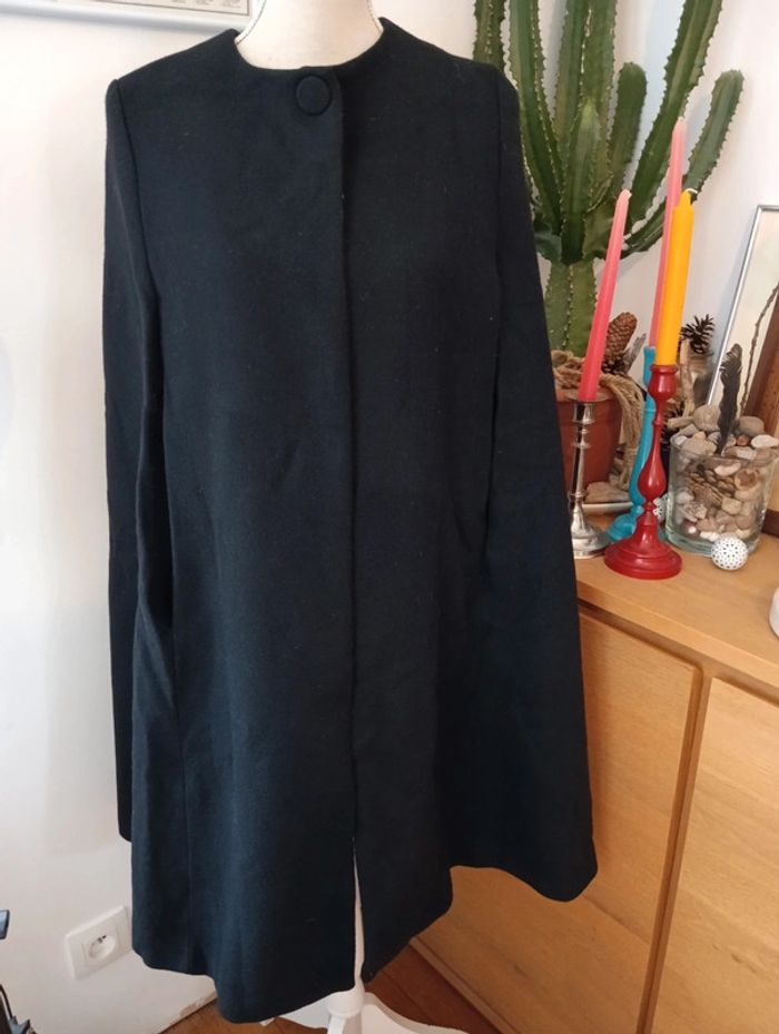 Cape noire Zara
Longueur 3/4
75% laine
Taille S - photo numéro 2