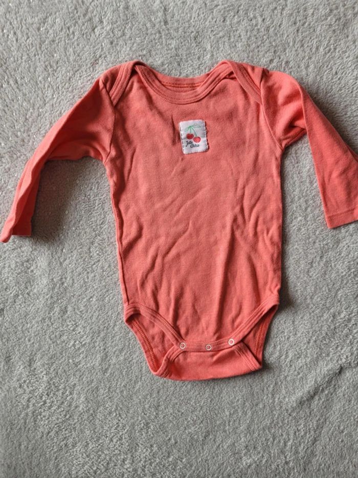 Lot de 3 bodies 9 mois 71 cm - photo numéro 6