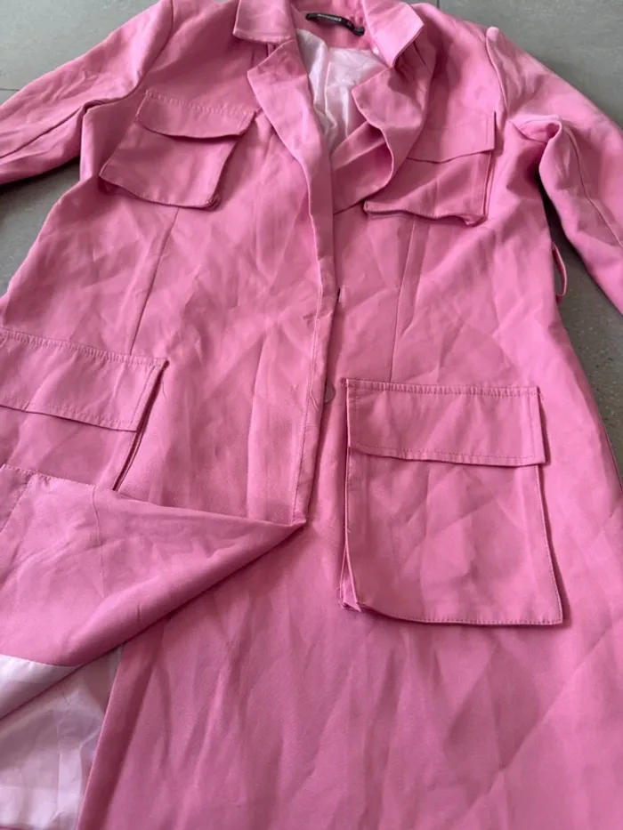 Long blazer rose Missguided taille 38, très bon état il manque la ceinture, 80cm longueur - photo numéro 3