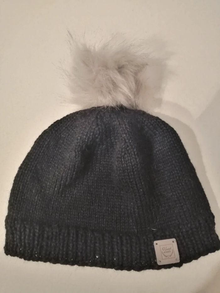Bonnet noir tricoté main neuf