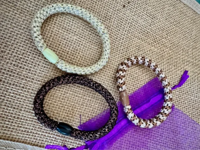 Lot de 3 élastiques à cheveux ou bracelets élastiques à vous de voir  ? - photo numéro 4