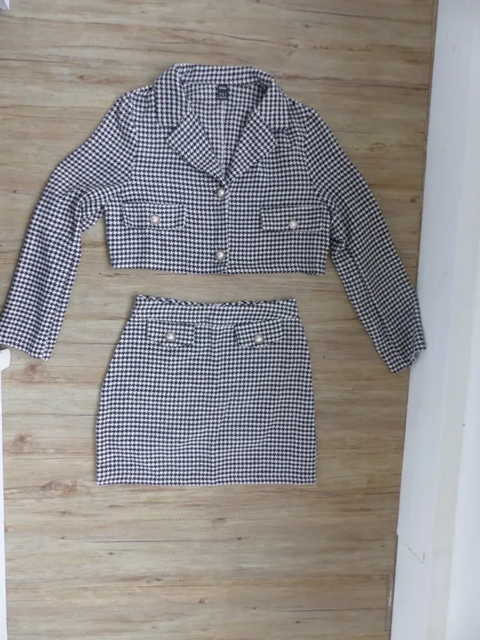 Très bel ensemble crop top veste + jupe courte en S - photo numéro 10