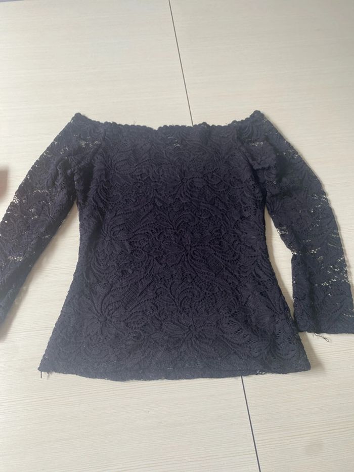 Très beau haut noir dentelle