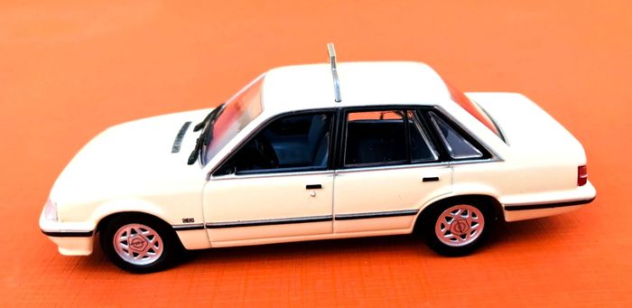 Voiture miniature Opel Senator Taxi - photo numéro 6