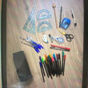 Lot de fournitures scolaires