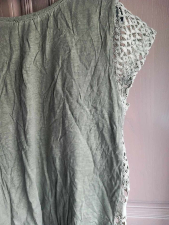 Tee-shirt avec dentelle à fleurs vert clair - photo numéro 9